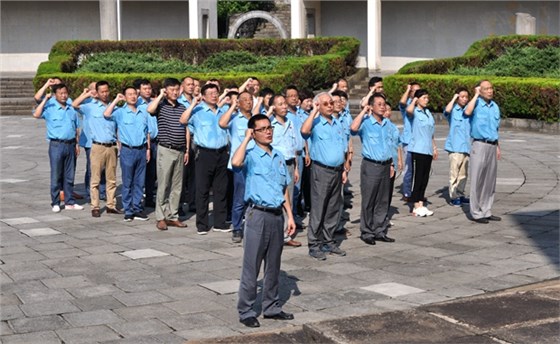 皖南電機(jī)黨員重溫入黨誓詞 皖南電機(jī)黨員重溫入黨誓詞