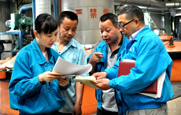 皖南電機(jī)內(nèi)審員在生產(chǎn)現(xiàn)場(chǎng)審核 皖南電機(jī)內(nèi)審員在生產(chǎn)現(xiàn)場(chǎng)審核