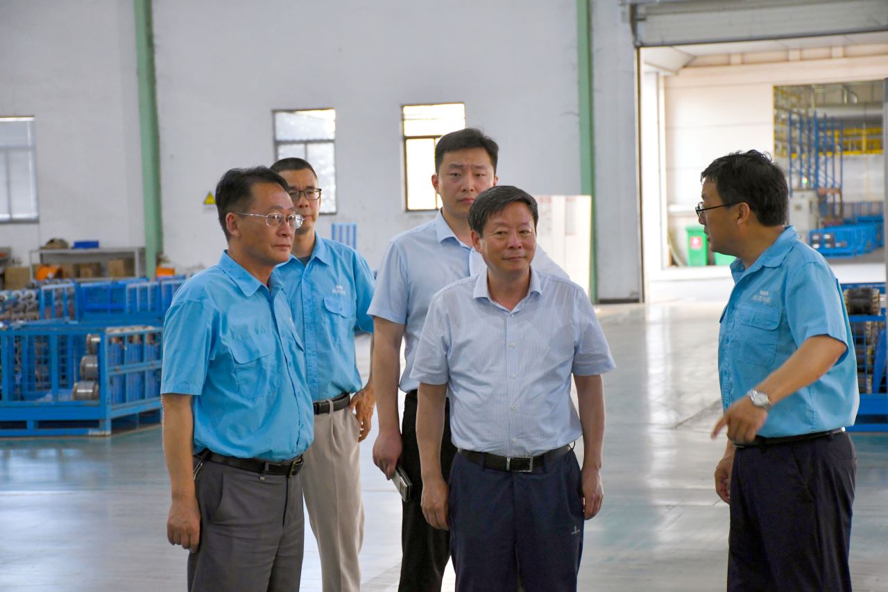 中機(jī)企協(xié)常務(wù)副會(huì)長(zhǎng)楊一平來皖南電機(jī)調(diào)研指導(dǎo)